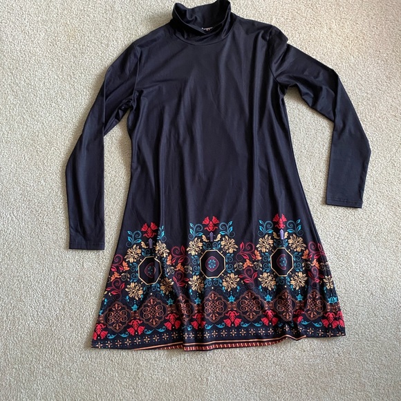 Exclusive Long Sleeve Back Dress with Colorful Trim - Medium - Picture 2 of 10